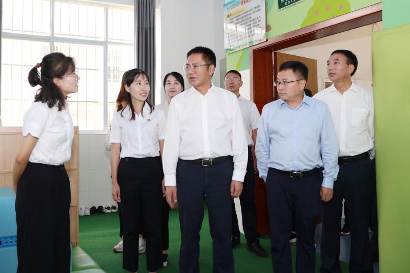 张文旺在云南禄丰开展教师节走访慰问时强调：大力弘扬尊师重教传统 落实立德树人根本任务